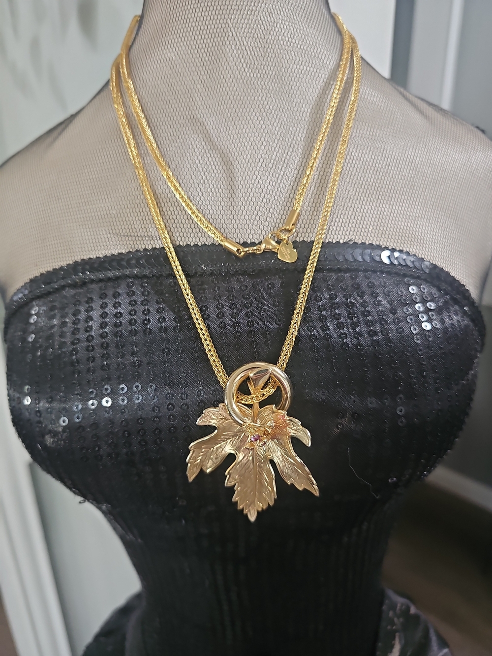 Gold Leaf Pendant Necklace - Women Jewelry Vintage
